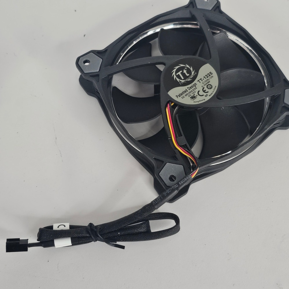 Thermaltake‎ Riing 12 High Static Pressure Fan CL-F038-PL12WT-A 120mm Black